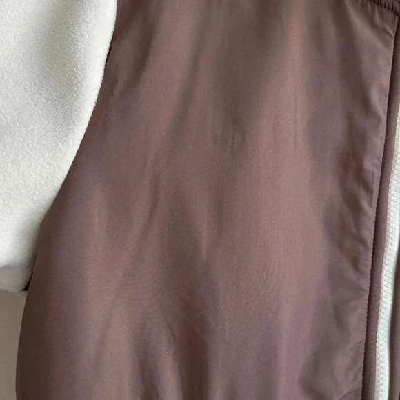 BearPaw Outdoors Polar Fleece Zip Up Jacket, Taupe/Cream, Size Medium - Picture 10 of 16